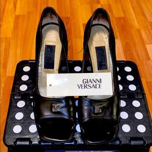 Gianni Versace Peep-Toe Vintage Pumps👠